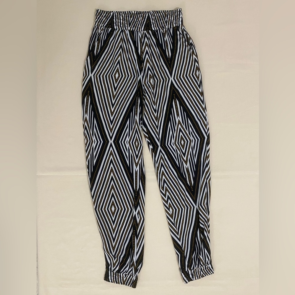 Fun Revamped pants - Picture 4 of 11